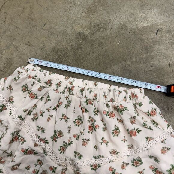 Dainty ruffle ditsy floral coquette flowy shorts - Picture 3 of 4